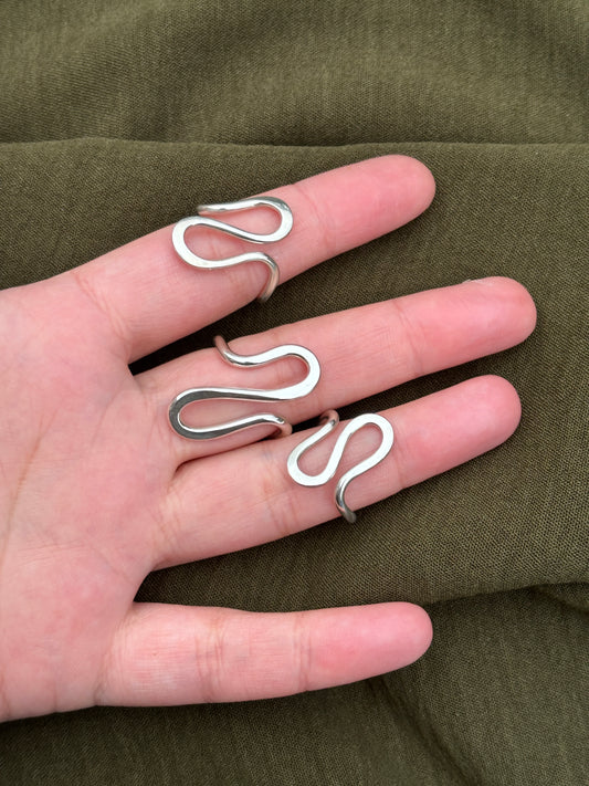 Wavy ring