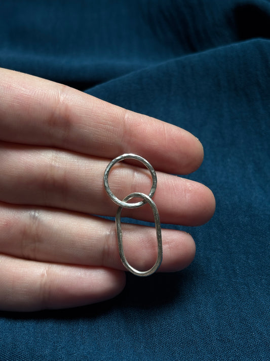 Linked hammered earrings