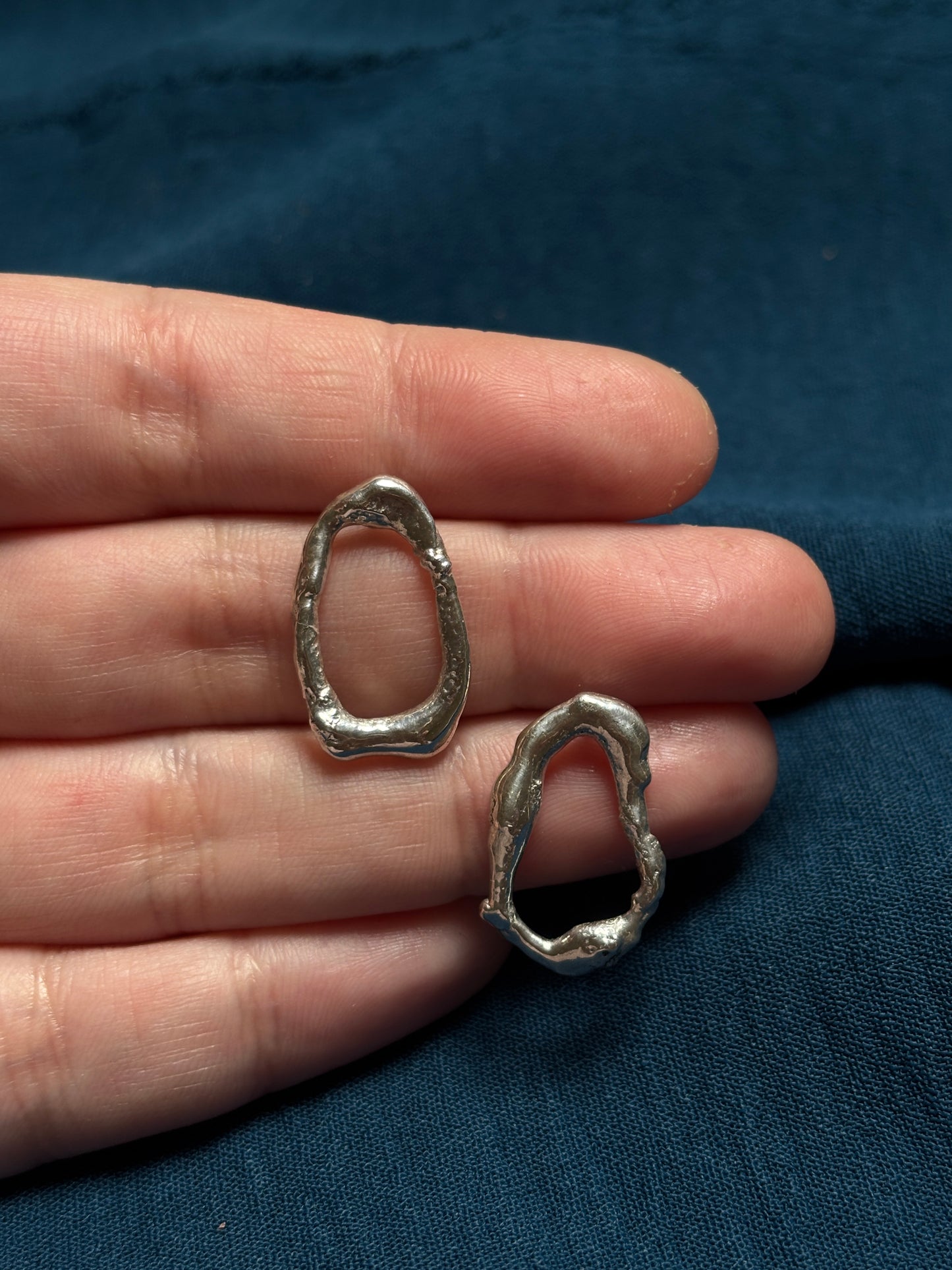 Molten stud earrings