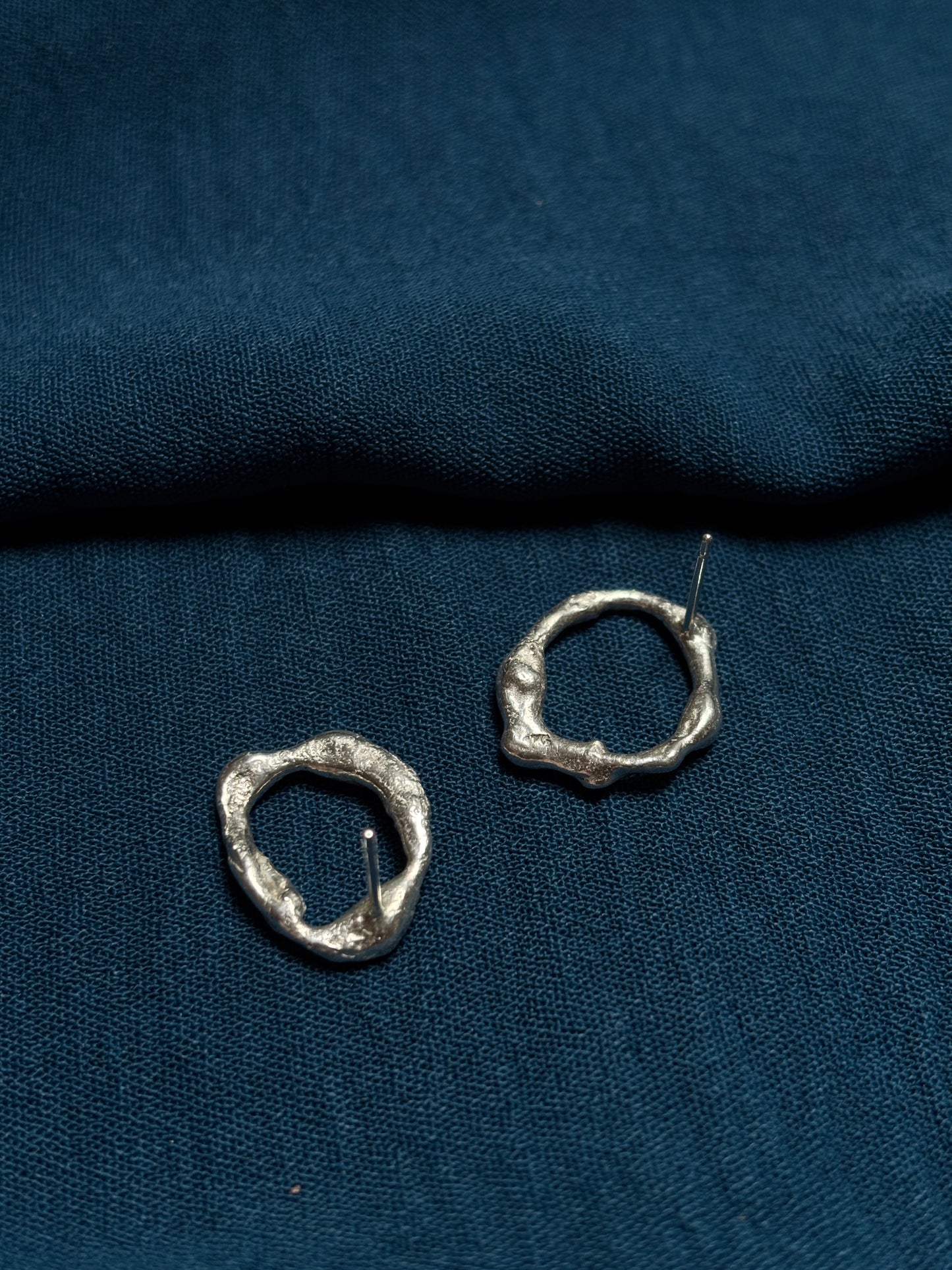 Molten stud earrings