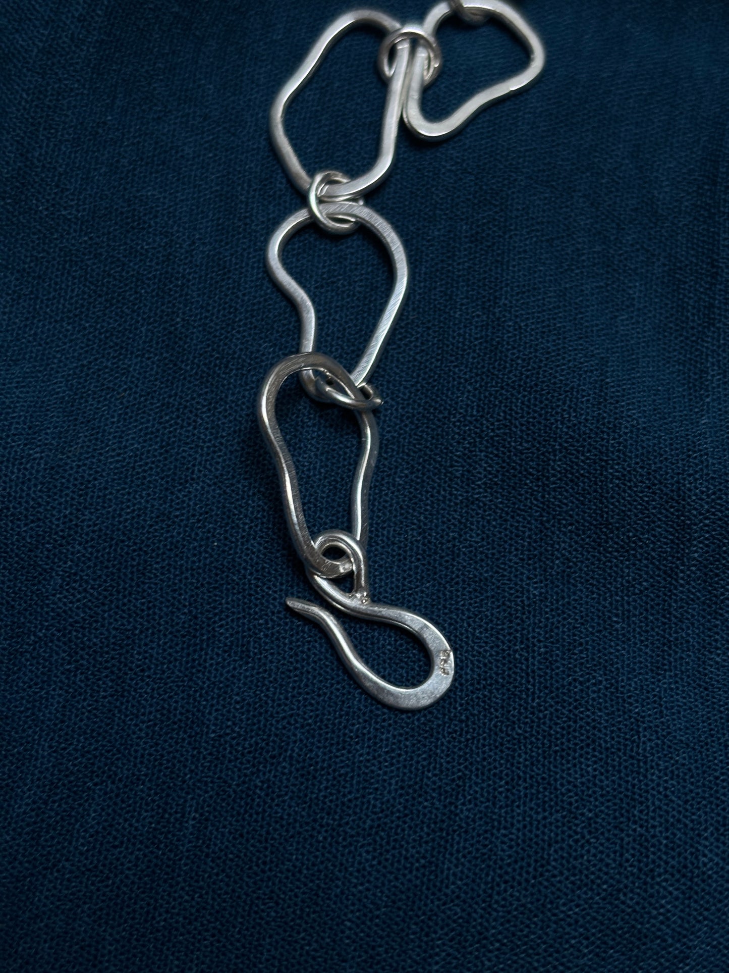Wobbly links bracelet