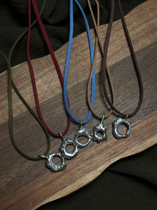 Molten vegan suede chocker