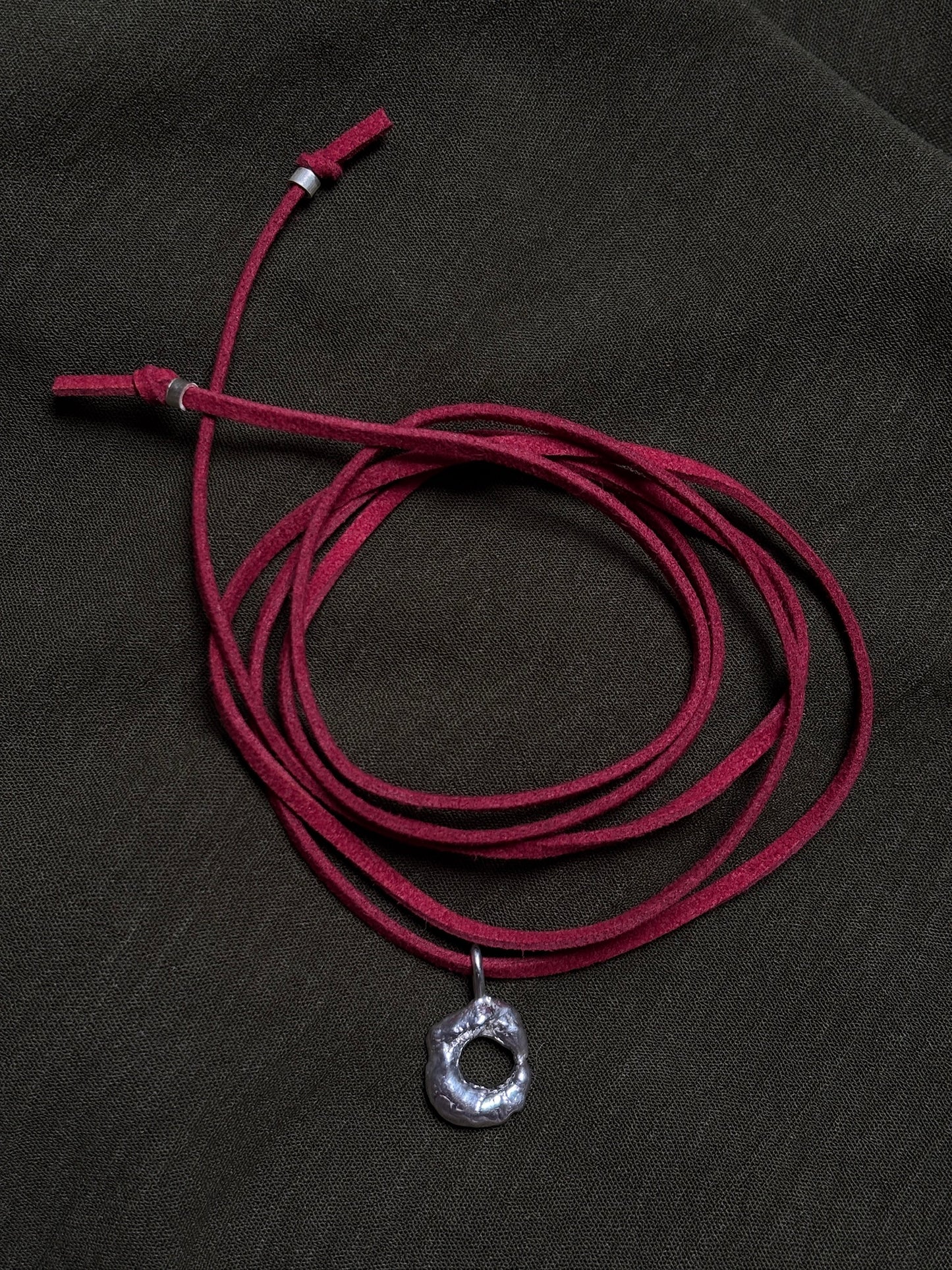 Molten vegan suede chocker