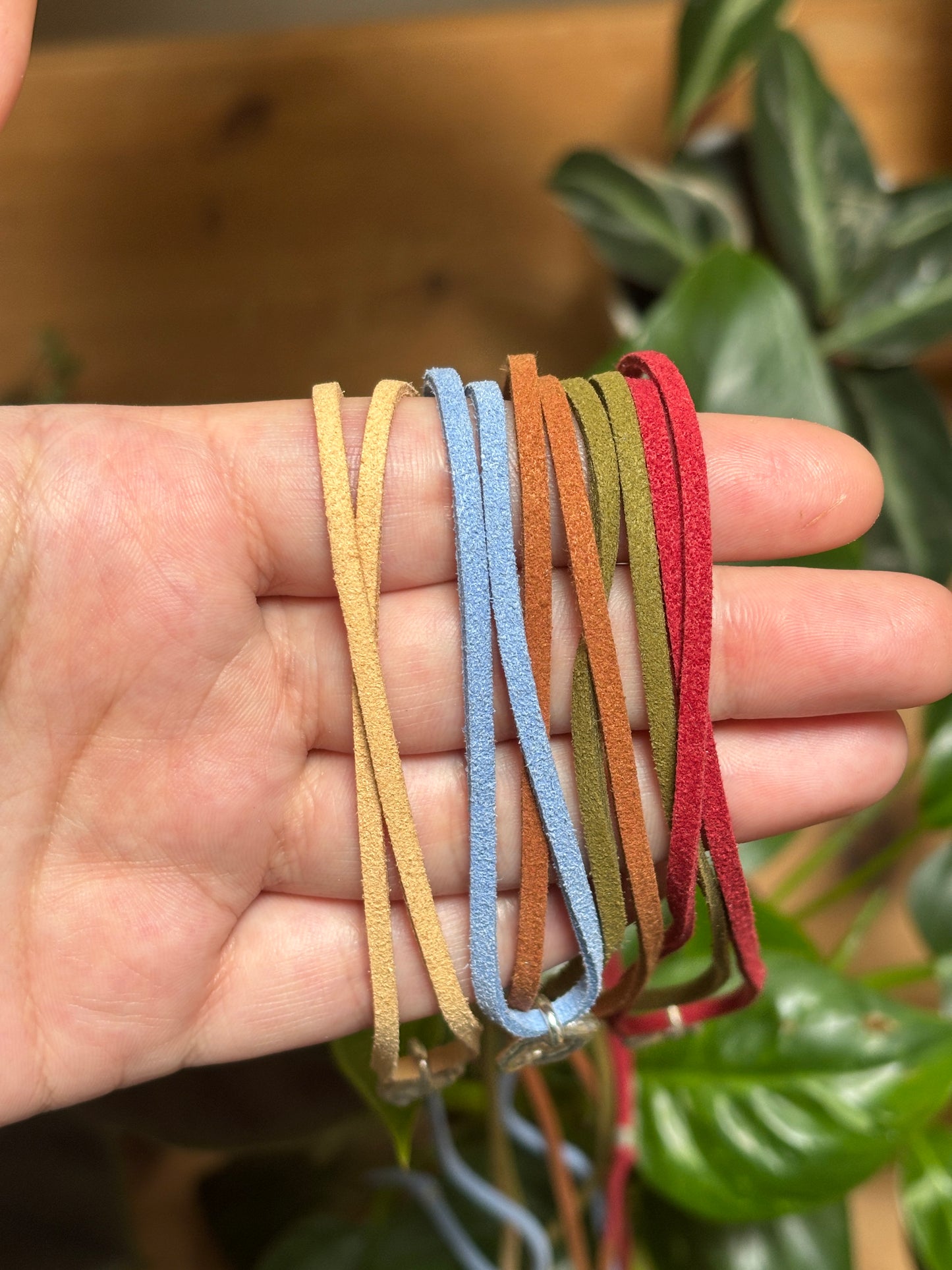 Molten vegan suede chocker